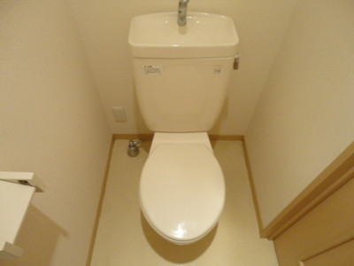 Toilet.  ☆ There outlet outlet