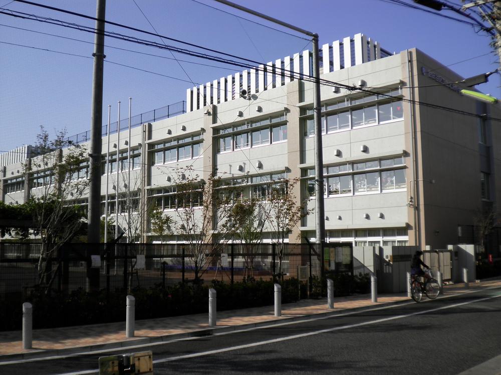 Primary school. Kamikitazawa until elementary school 200m