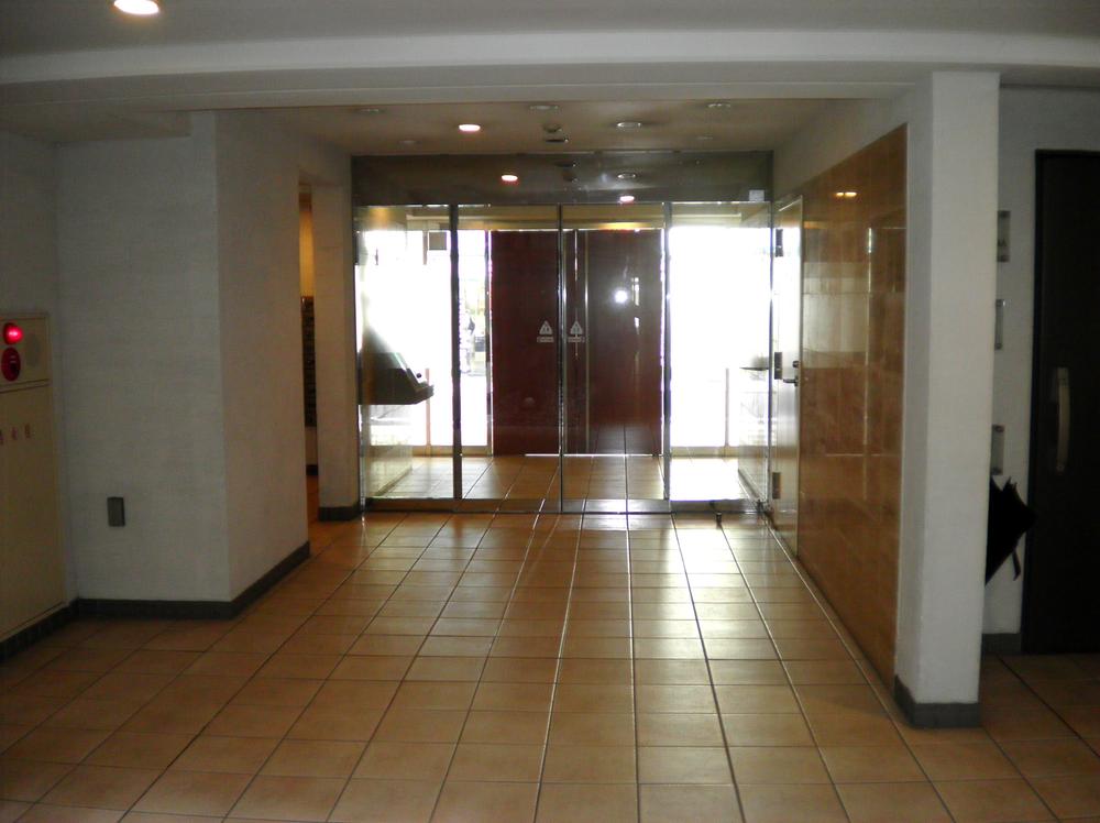 Entrance. Common areas