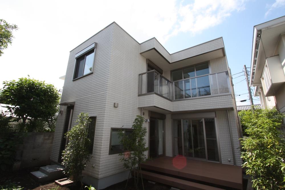 Local appearance photo. There is a large opening toward the south side of the garden. Studio 60 guarantee of Asahi Kasei Homes will also be continued.