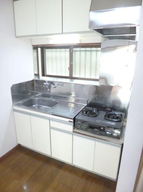 Kitchen. Bright with a bay window Gasukitchin