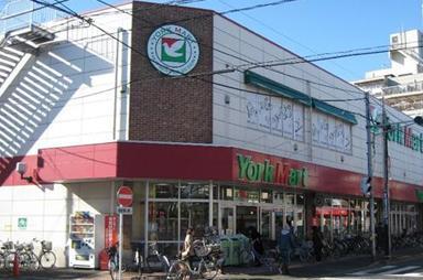 Supermarket. 80m to York Mart (super)