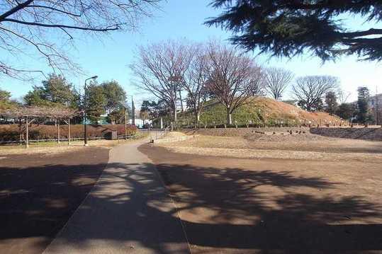 Other. Noge Park Small mountain that appears on the right-hand side is, It is "Otsuka tumulus".
