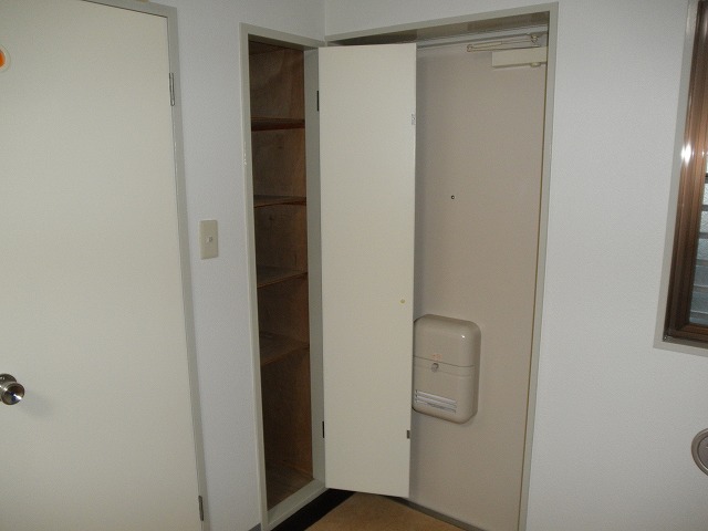 Entrance. Cupboard