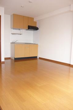 Living and room.  ☆ Also widely taken the floor plan LDK ・  ・  ・ Close from the station environment favorable ☆ 