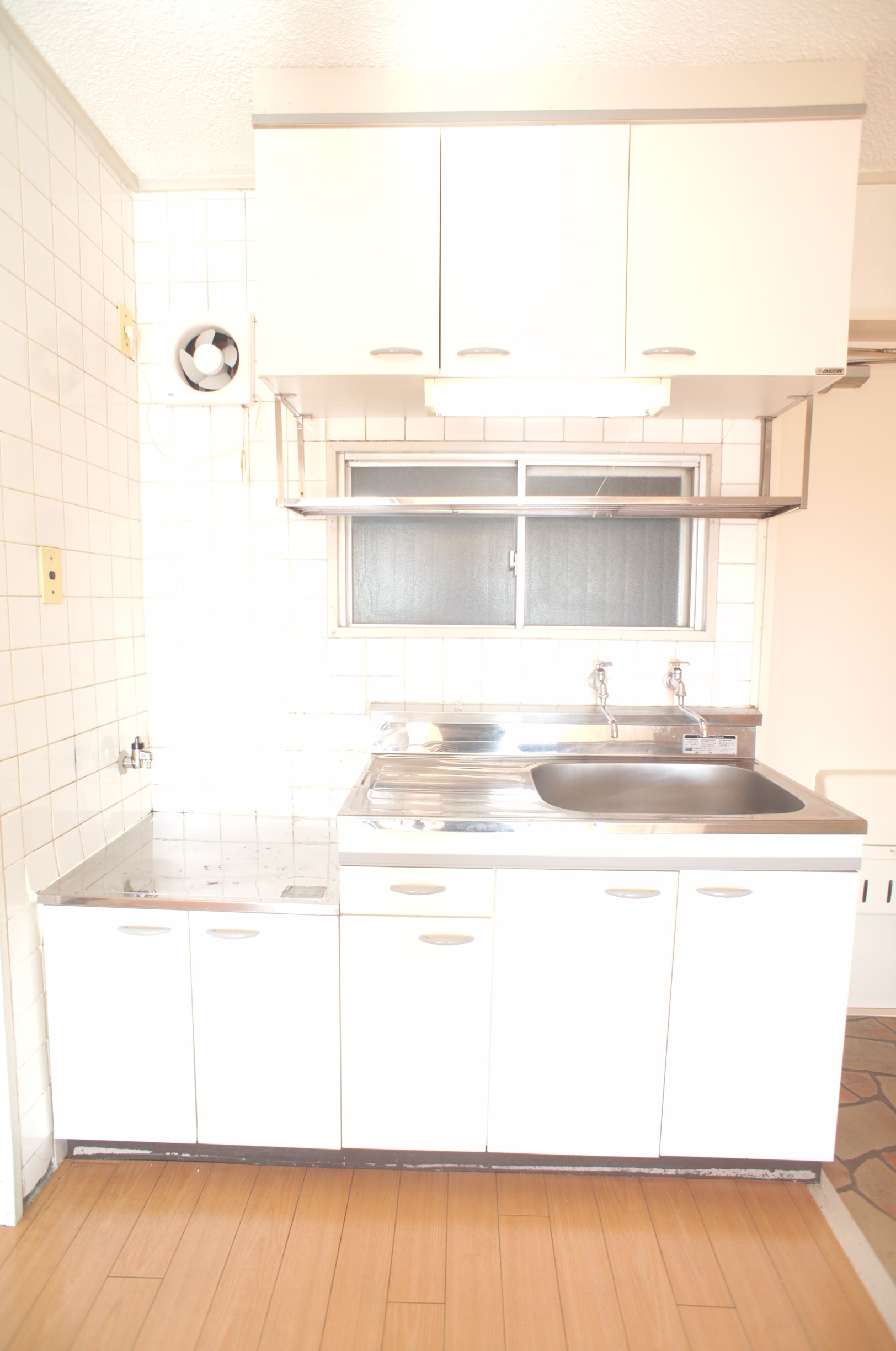 Kitchen. Two-burner gas stove installation Allowed ☆ 