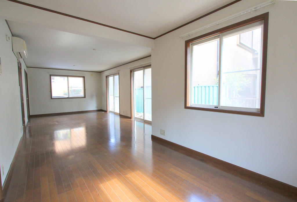 Living and room. Renovation ・ It is before cleaning.