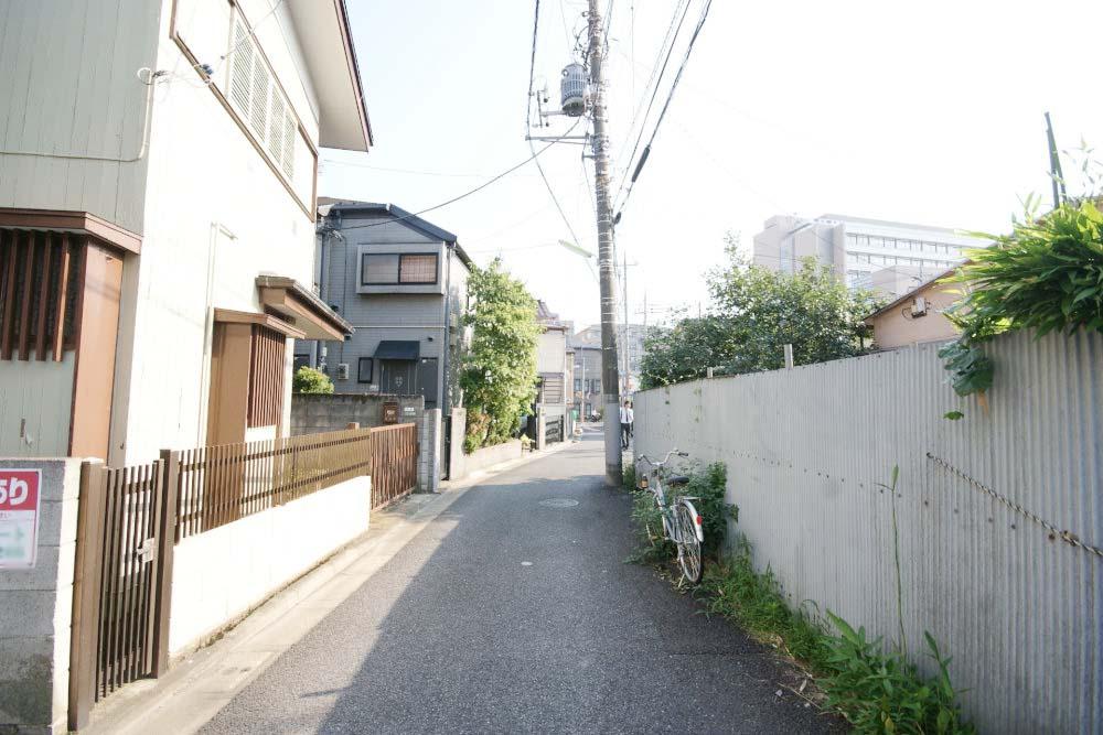 Local photos, including front road. Is a 10-minute walk to the nearest station.