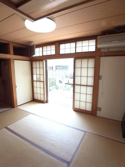 Other. Since there is a garden on the south side is a per yang is good Japanese-style room.