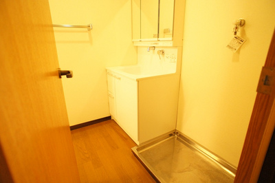 Washroom. Comfortable laundry space ☆