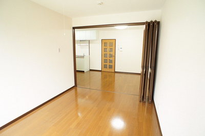 Living and room. Brightly, There is a sense of open ☆