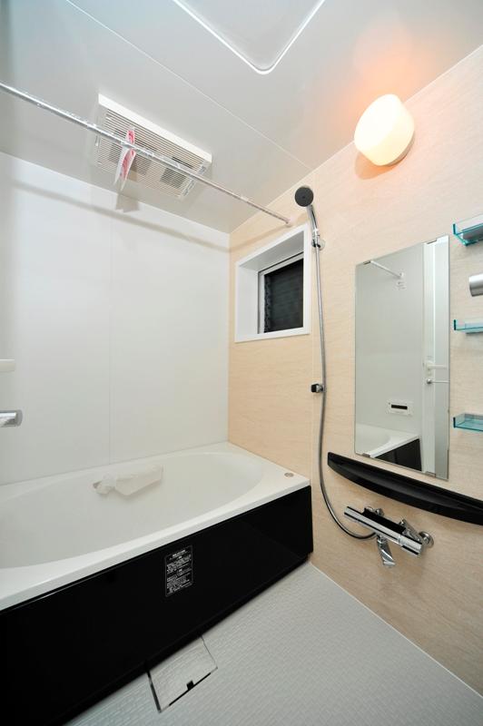 Other Equipment. Cooling and heating, Bathroom dryer is equipped. Also, The floor is of cleaning easy to tile, It has become a door sash.