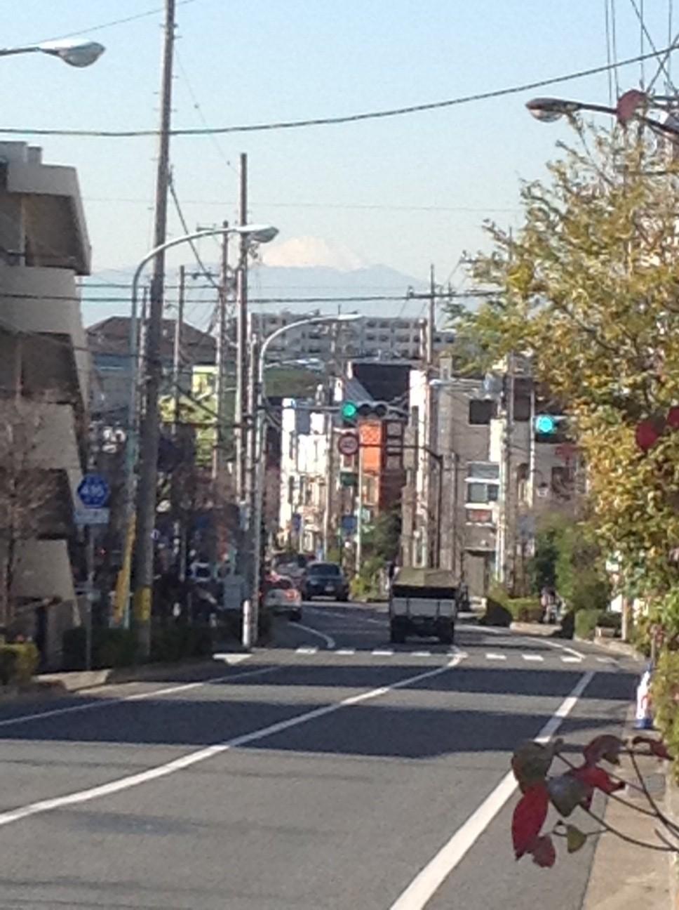 Other local. From the south side of the front road, Overlook Mount Fuji. 