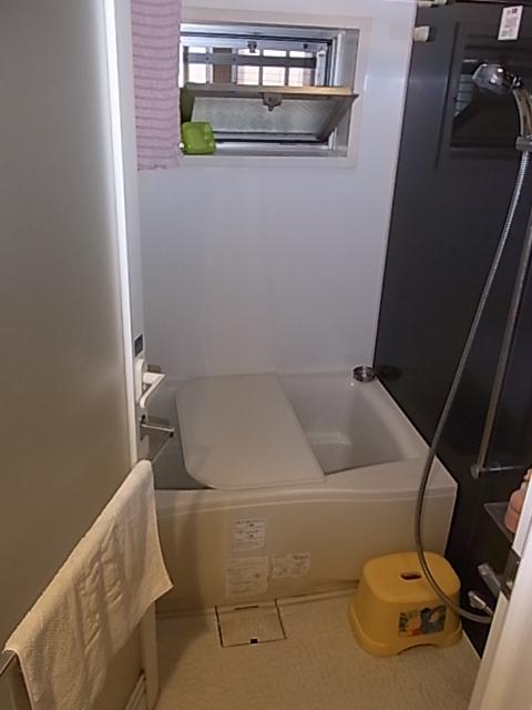 Bathroom. Bathroom ventilation dryer, Reheating with semi Otobasu, Yes window