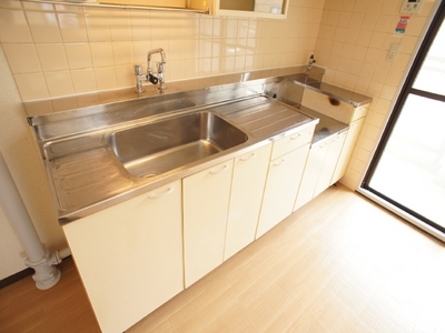 Kitchen. Large sink