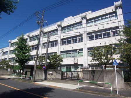 Junior high school. 474m to Setagaya Ward Kibougaoka junior high school (junior high school)