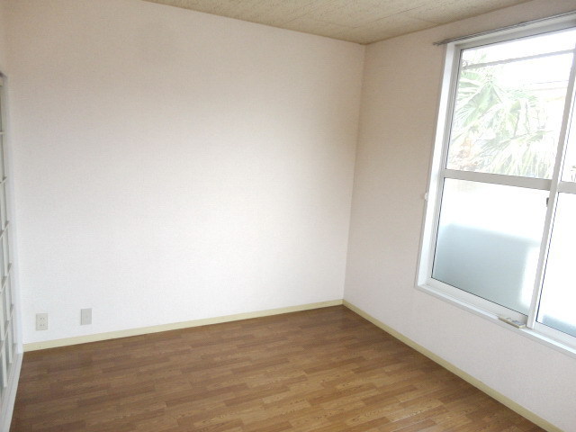 Other room space. Flooring