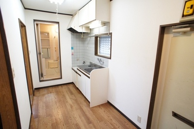 Kitchen. You can put even a large refrigerator ☆