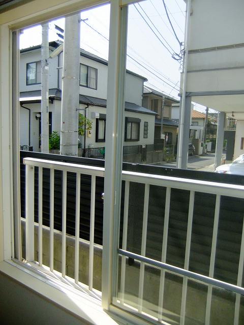 Balcony. Clothesline OK