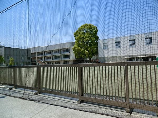 Primary school. 450m to Matsubara elementary school