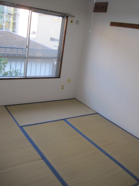 Living and room. Japanese-style room is 6