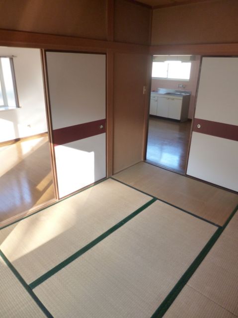 Living and room. 6 is a Pledge of Japanese-style room.