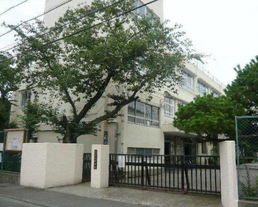 Junior high school. 1386m to Setagaya Ward Oyamadai Junior High School