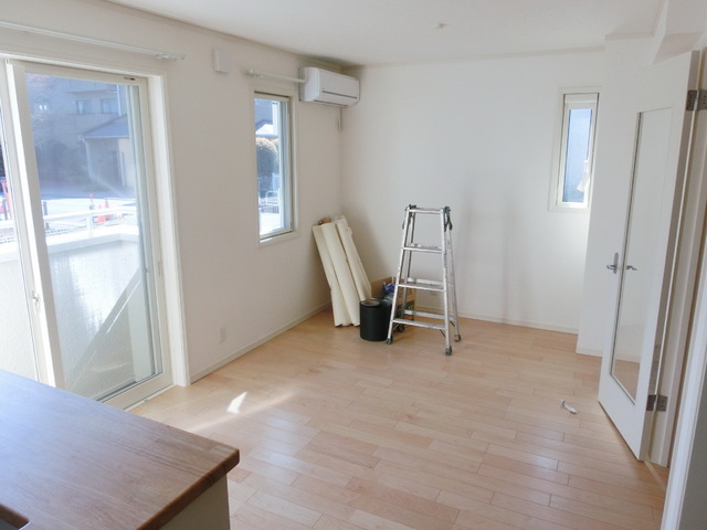 Living and room. 11.2 Pledge of LDK ・ Corner room two-sided lighting ・ In a bright room on the south-facing