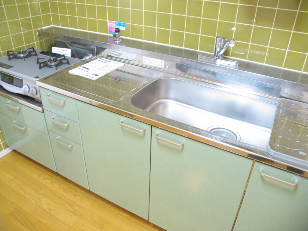 Kitchen.  ■ Gas stove with kitchen