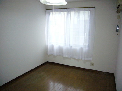 Living and room. 2 floor south-facing ・ Day ◎! 