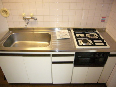 Kitchen. 2-neck with gas stove