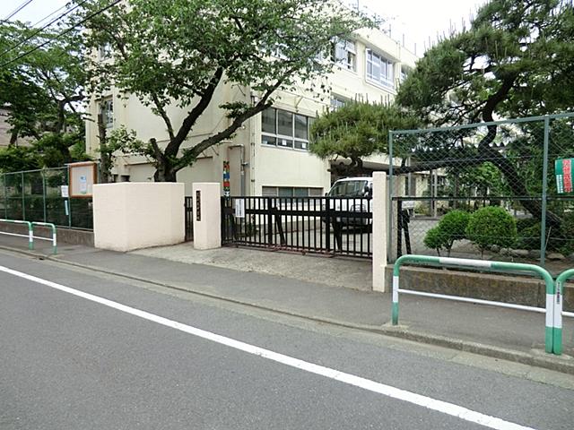 Junior high school. 876m to Setagaya Ward Oyamadai Junior High School