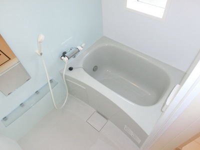 Bath. Ventilation window ・ Is a bathroom with reheating