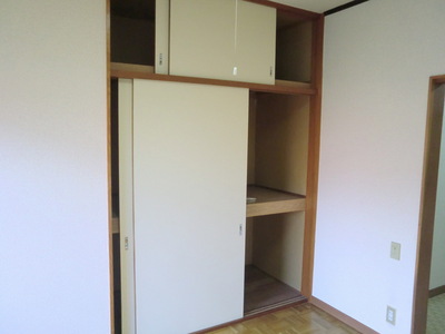 Living and room. It is recommended in one with a lot of luggage