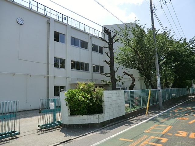 Primary school. 870m to Yamano elementary school