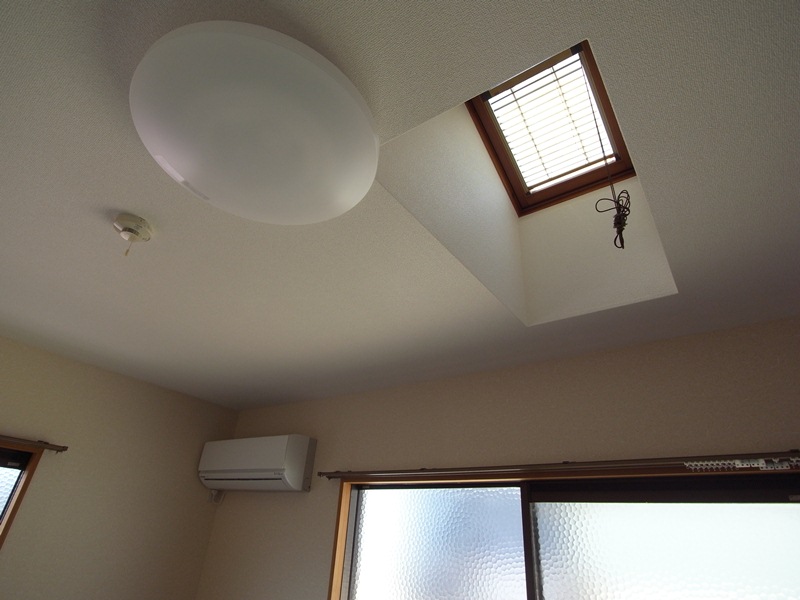 Other Equipment. Skylight of the Japanese-style room