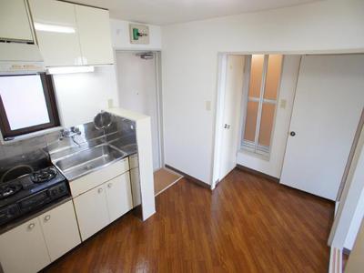 Other room space. 3-minute walk from the Ultraman shopping district! Shopping is convenient.