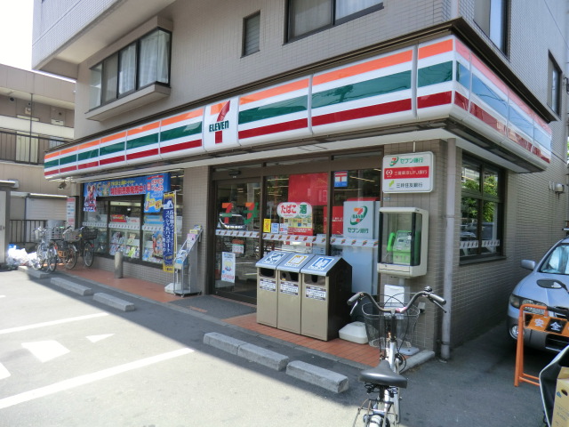 Convenience store. Seven-Eleven (convenience store) to 350m