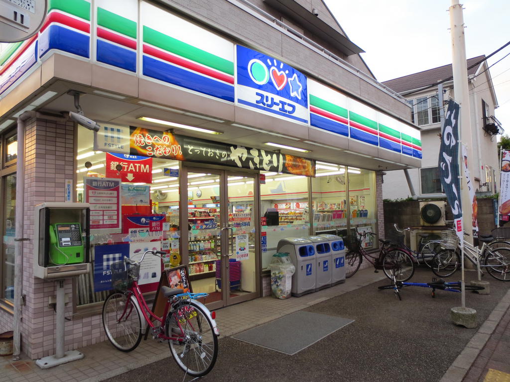 Convenience store. Three F Setagaya Kamisoshigaya store up (convenience store) 303m