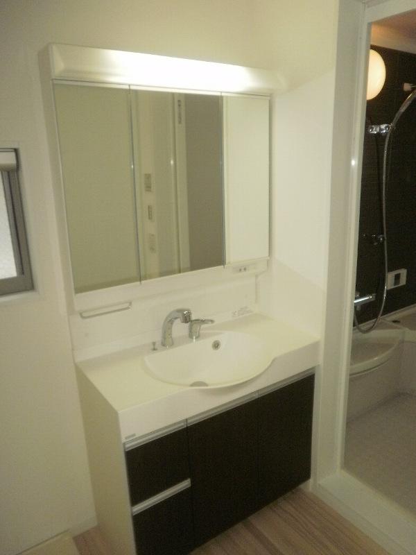 Wash basin, toilet