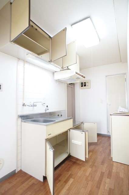 Kitchen. Storage rich and convenient kitchen ☆