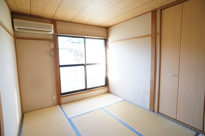 Living and room. It will also be out on the veranda from Japanese-style room ☆