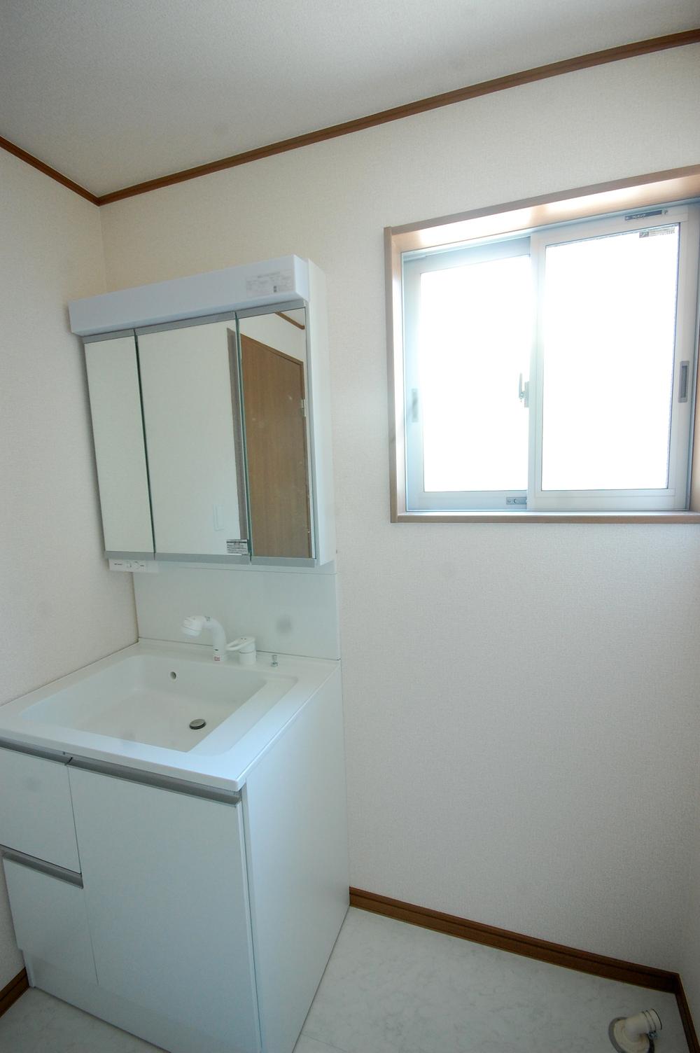 Wash basin, toilet