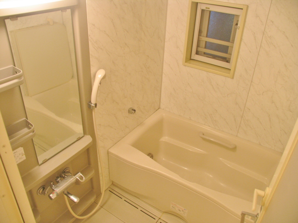 Bath.  ■ Reheating function ・ With bathroom dryer