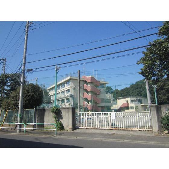 Junior high school. Municipal Kamisoshigaya until junior high school 940m