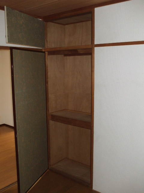 Receipt. Storage (Japanese-style room side)