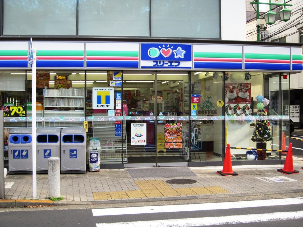 Convenience store. Three F roar 2-chome (convenience store) to 533m