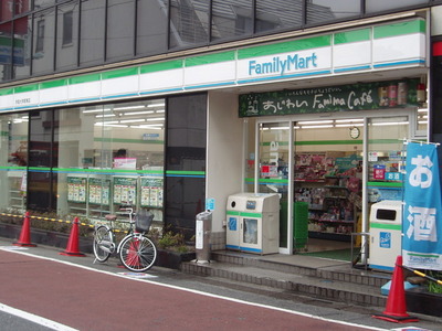 Convenience store. (Reference) 412m to Family Mart (convenience store)