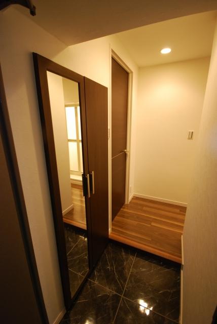 Entrance. Also we can final confirmation of dressing useful full-length mirror has attached to the door of the shoe box