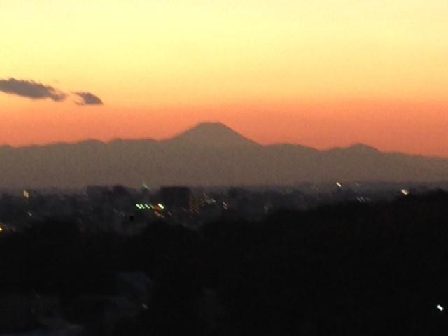View photos from the dwelling unit. You can also enjoy from the room appearance of Fuji dyed in warm orange